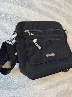 Baggallini Black Compact Crossbody Organizer